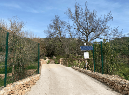 (Fotos) Cala en Porter recupera su puente tras los daños sufridos por la DANA