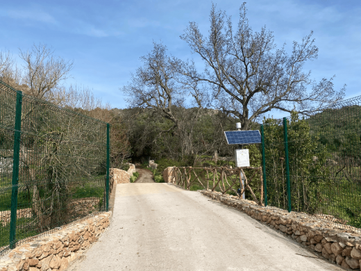 (Fotos) Cala en Porter recupera su puente tras los daños sufridos por la DANA