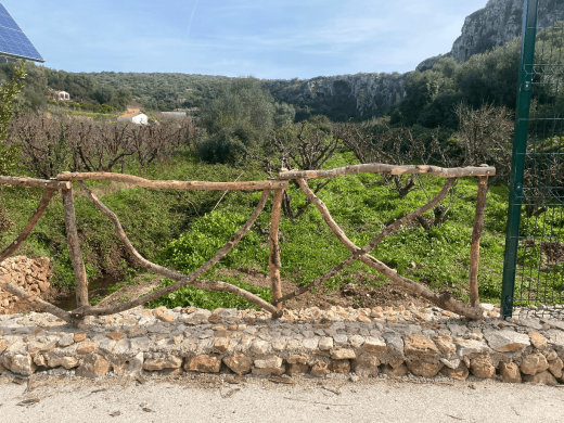 (Fotos) Cala en Porter recupera su puente tras los daños sufridos por la DANA