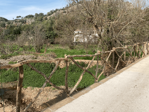 (Fotos) Cala en Porter recupera su puente tras los daños sufridos por la DANA