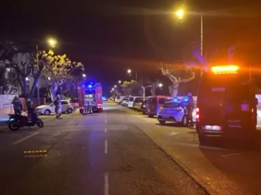 (Fotos y vídeo) Policía y bomberos sofocan el incendio de una bombona de butano en Ciutadella