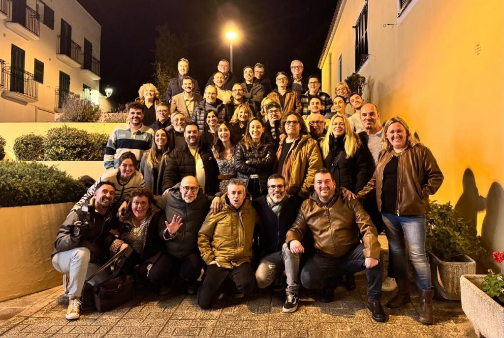 Imagen de los periodistas reunidos en Es Mercadal (Foto: Tolo Mercadal)