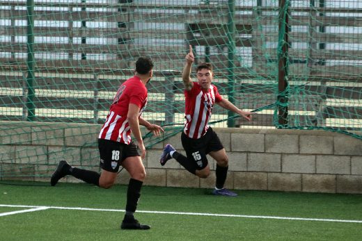 Fedelich celebra un gol ante el Formentera.