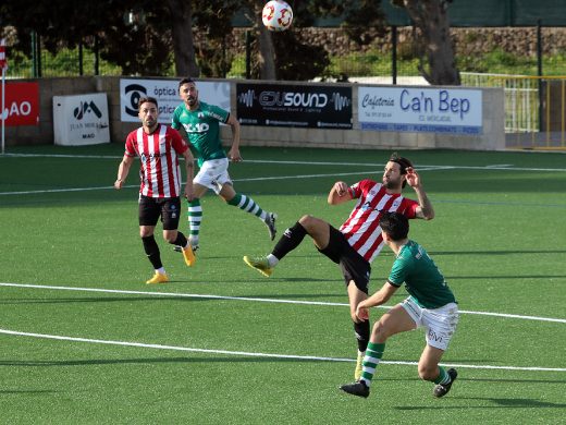 (Fotos) El Mercadal ve truncada su racha tras caer ante el Penya Sant Jordi