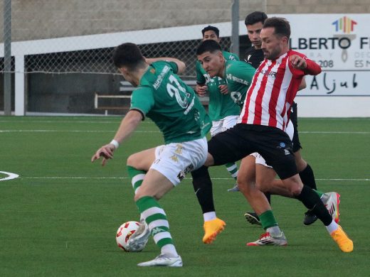 (Fotos) El Mercadal ve truncada su racha tras caer ante el Penya Sant Jordi