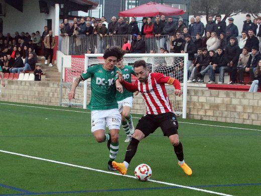 (Fotos) El Mercadal ve truncada su racha tras caer ante el Penya Sant Jordi