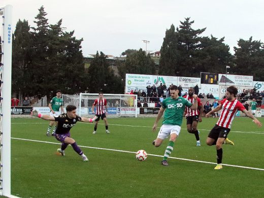 (Fotos) El Mercadal ve truncada su racha tras caer ante el Penya Sant Jordi