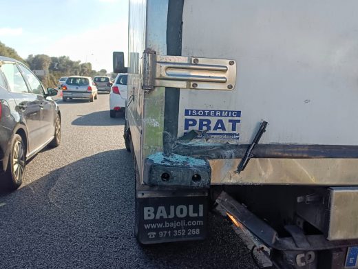 (Fotos) Colisión en cadena en la carretera general: trasladan a dos heridos al Mateu Orfila