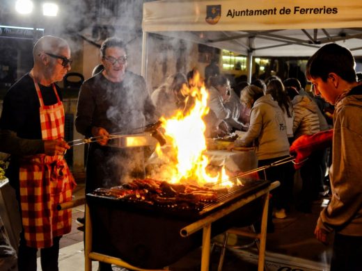 (Fotos) Ferreries recupera la fiesta de Sant Antoni