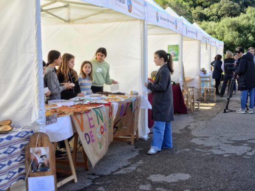 (Fotos) El buen tiempo anima la Fira de la Perdiu en Es Mercadal