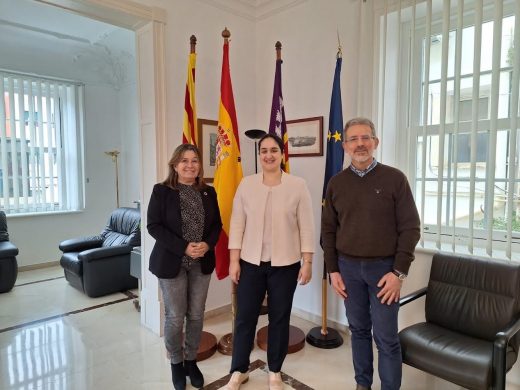 La cónsul francesa Azar Agah-Ducrocq ha visitado Menorca.