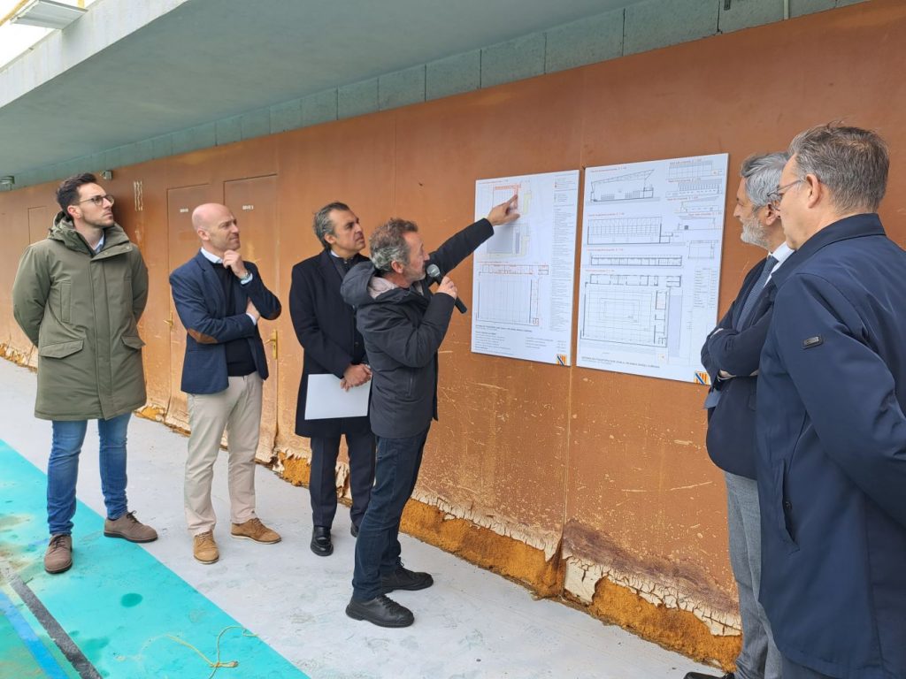 Educación presenta el proyecto de rehabilitación del polideportivo Sant Joan del IES Maria Àngels Cardona.