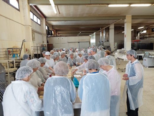 (Fotos) Made in Menorca: 60 personas participan en un taller sobre la tradicional formatjada