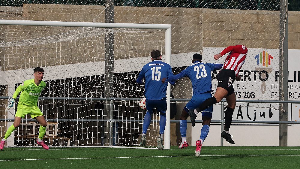 Marc Capó en la acción del primer gol.