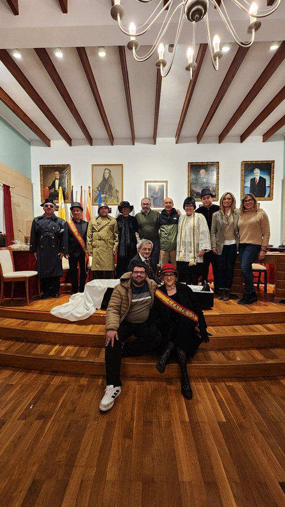 Foto de familia de voluntarios y políticos.