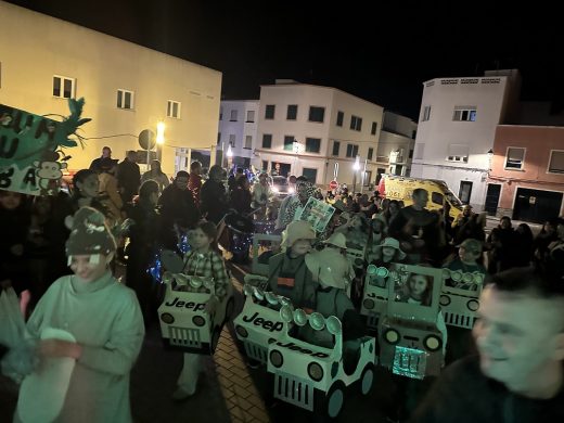 (Fotos) El carnaval lleva la fiesta a Es Mercadal y Fornells