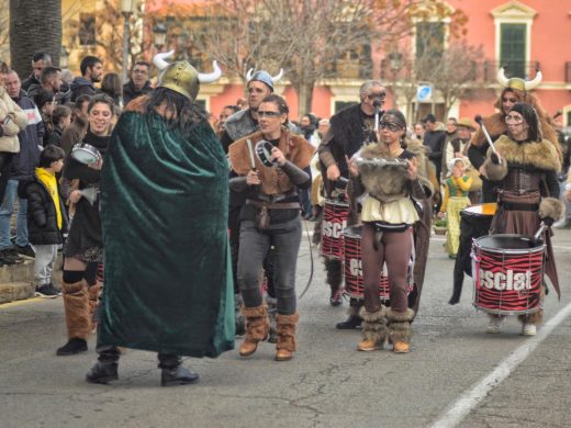 (Fotos) Ciutadella revive la Edad Media con una multitudinaria rúa