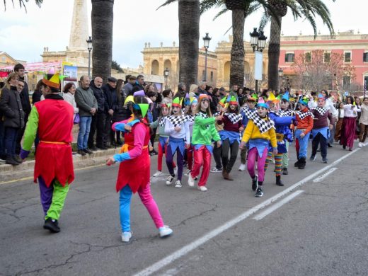 (Fotos) Ciutadella revive la Edad Media con una multitudinaria rúa