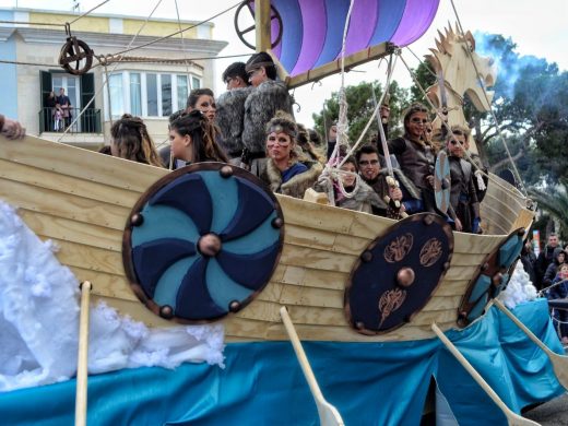 (Fotos) Ciutadella revive la Edad Media con una multitudinaria rúa