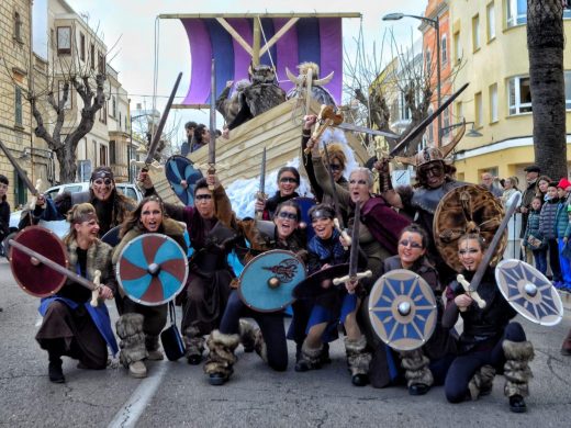 (Fotos) Ciutadella revive la Edad Media con una multitudinaria rúa