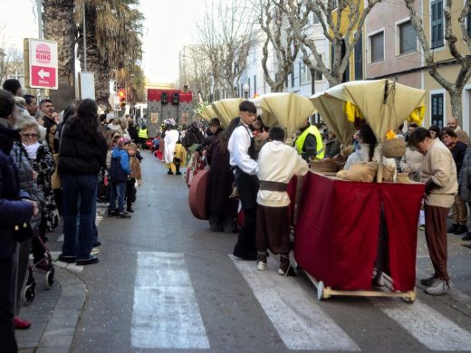 (Fotos) Ciutadella revive la Edad Media con una multitudinaria rúa