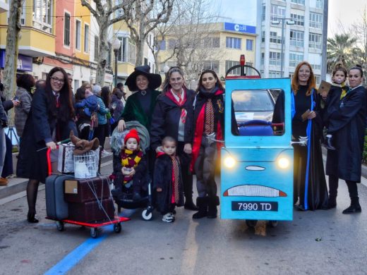 (Fotos) Ciutadella revive la Edad Media con una multitudinaria rúa