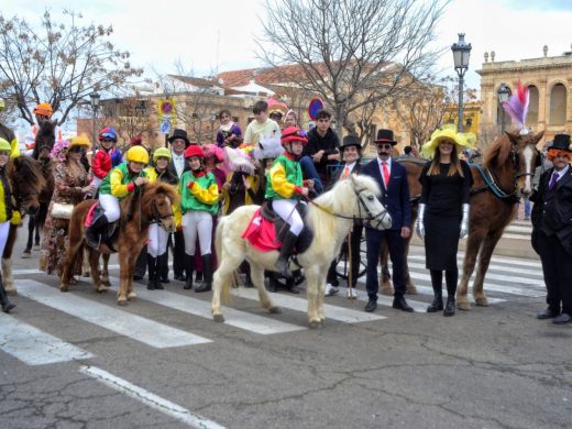 (Fotos) Ciutadella revive la Edad Media con una multitudinaria rúa