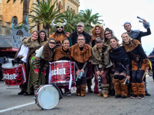 (Fotos) Ciutadella revive la Edad Media con una multitudinaria rúa