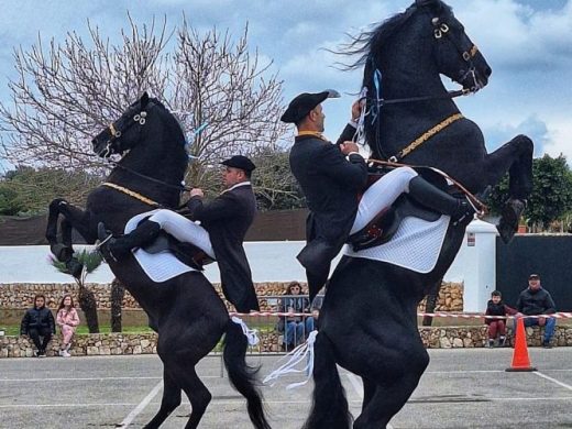 (Fotos) Sant Lluís se vuelca con el Dia de Balears