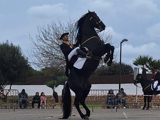 (Fotos) Sant Lluís se vuelca con el Dia de Balears