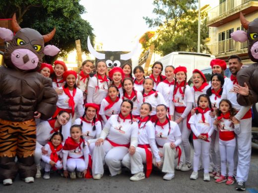 (Fotos) Maó toma las calles para reivindicar sus ganas de divertirse