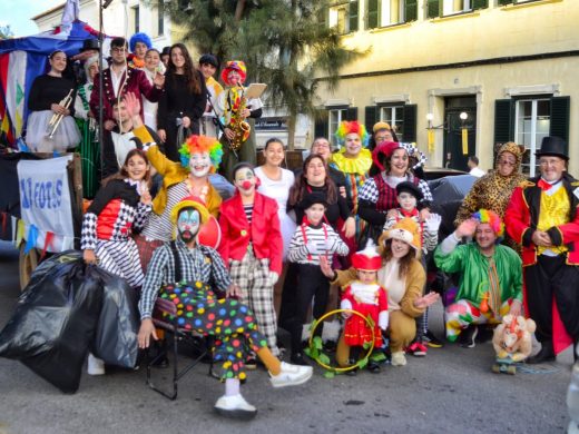 (Fotos) Maó toma las calles para reivindicar sus ganas de divertirse