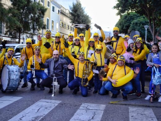 (Fotos) Maó toma las calles para reivindicar sus ganas de divertirse