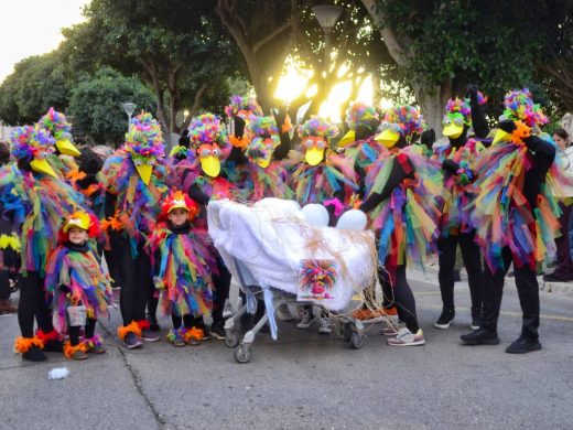 (Fotos) Maó toma las calles para reivindicar sus ganas de divertirse