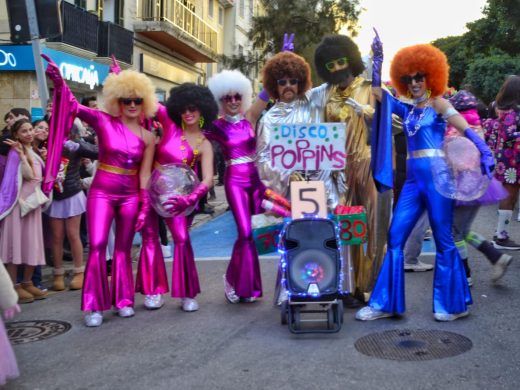 (Fotos) Maó toma las calles para reivindicar sus ganas de divertirse