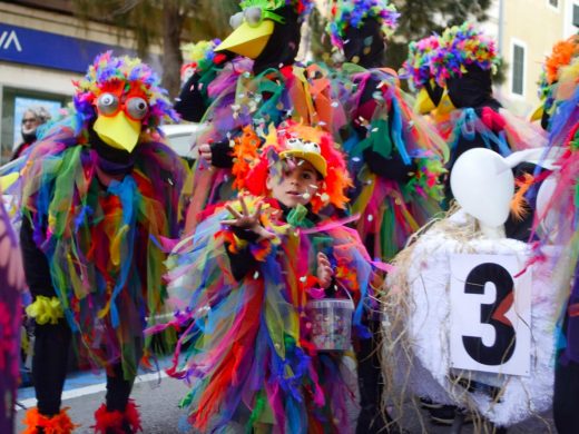 (Fotos) Maó toma las calles para reivindicar sus ganas de divertirse