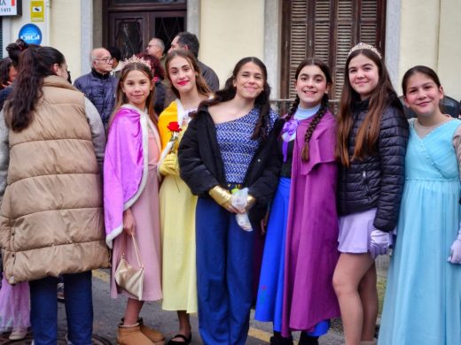 (Fotos) Maó toma las calles para reivindicar sus ganas de divertirse