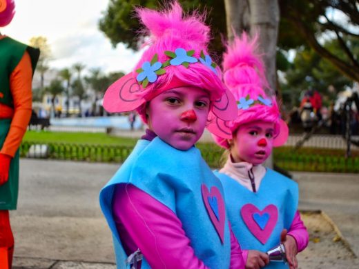 (Fotos) Maó toma las calles para reivindicar sus ganas de divertirse