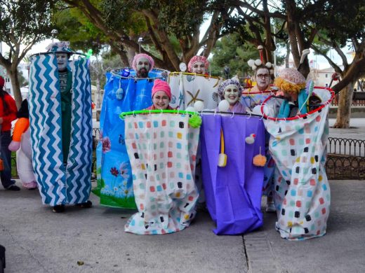 (Fotos) Maó toma las calles para reivindicar sus ganas de divertirse