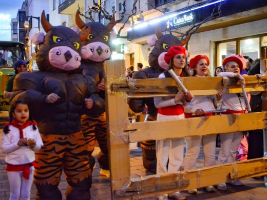 (Fotos) Maó toma las calles para reivindicar sus ganas de divertirse