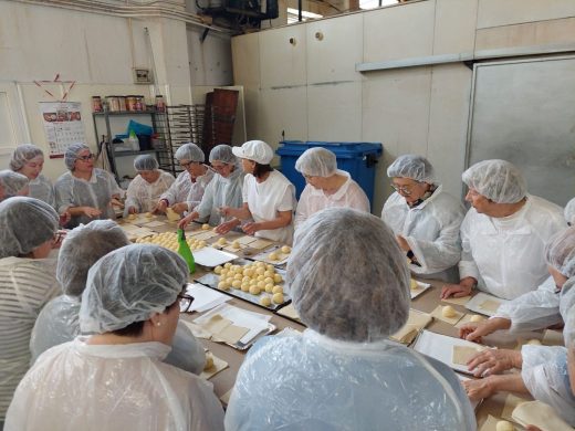 (Fotos) Made in Menorca: 60 personas participan en un taller sobre la tradicional formatjada