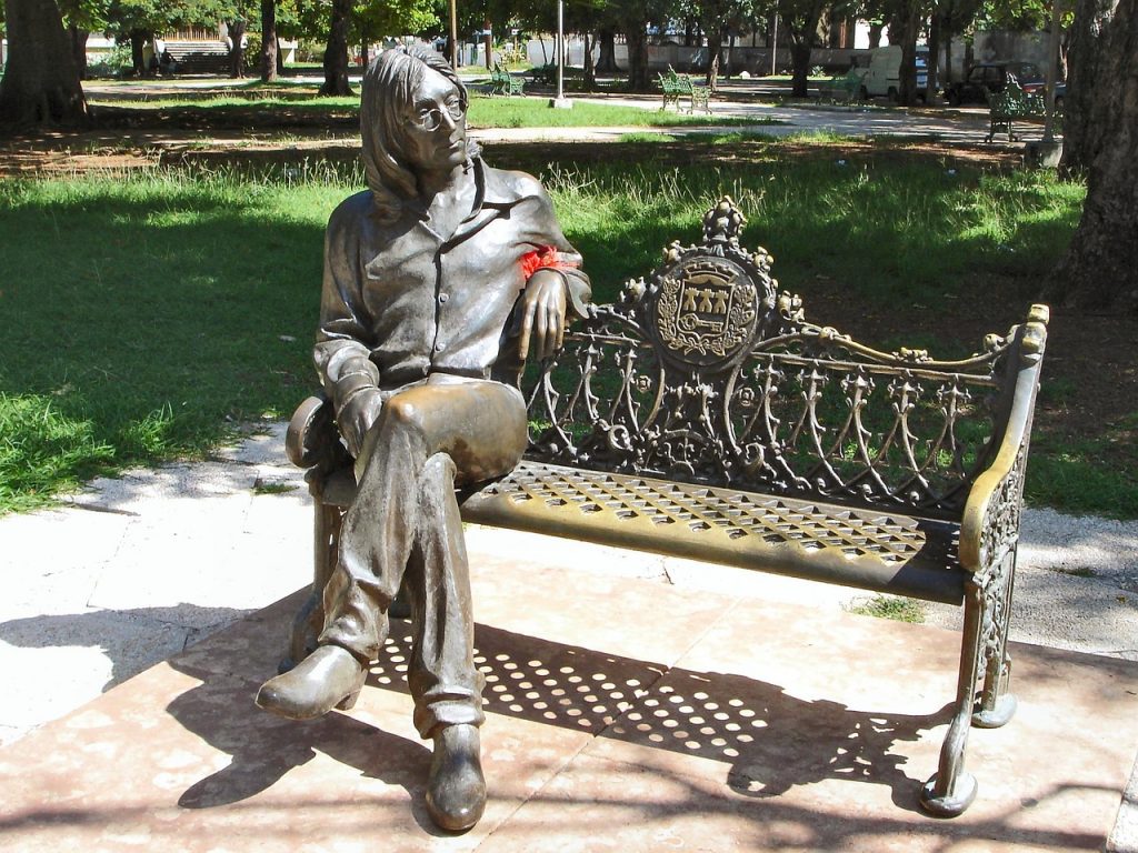 Estatua de John Lennon en Cuba.