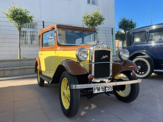 Vuelven los coches clásicos a Fornells.