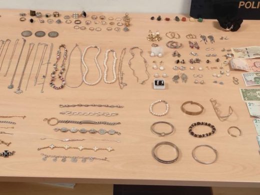 (Fotos) Dos detenidos en Ciutadella tras cometer más de 10 robos en viviendas de Cala en Blanes