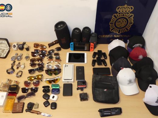 (Fotos) Dos detenidos en Ciutadella tras cometer más de 10 robos en viviendas de Cala en Blanes