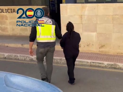 (Fotos) Dos detenidos en Ciutadella tras cometer más de 10 robos en viviendas de Cala en Blanes