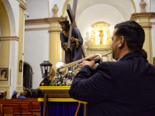 (Fotos) Devoción y participación intergeneracional en el Viacrucis de Es Castell