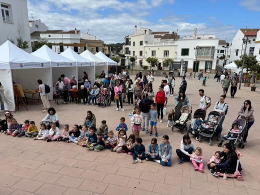 (Fotos) Los más pequeños disfrutan de Sant Jordi en Es Mercadal