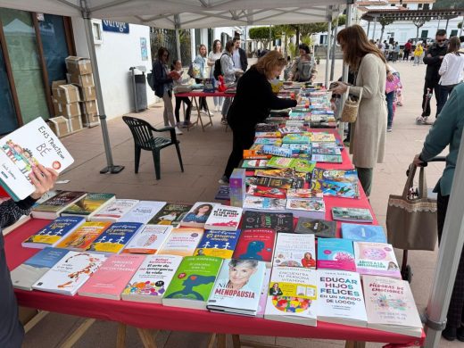 (Fotos) Los más pequeños disfrutan de Sant Jordi en Es Mercadal