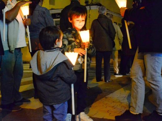 (Fotos) Devoción y participación intergeneracional en el Viacrucis de Es Castell
